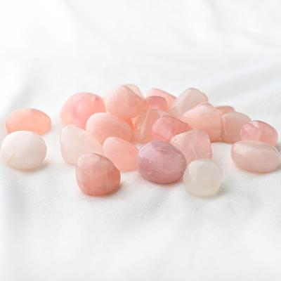 China Wholesale Natural Tumbled Gemstone Rose Quartz Crystal Tumbled Stones from Europe Stones for Garden Decoration for sale