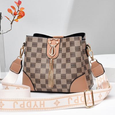 China High Quallity New Bucket Bag Versatile Shoulder Women's High Quality Lightweight Luxury Printed Diagonal Cross Bag Checkered Retro Women's Bag for sale