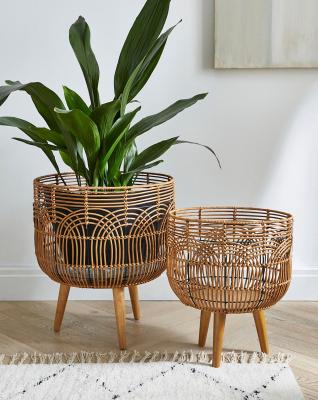 China Eco-Freindly Huangtu Natural Rattan Planter Basket With Legs&indoor Flower Pots With Stand Wholesale for sale