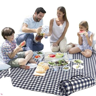 China Extra Large Waterproof Covering Easy-fold Polyester Plaid Color Blanket Beach Picnic Blanket Multi Pocket Camping Picnic Blanket for sale