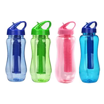 China Viable Wholesale Bpa Free Lid With Drinking Straw Leak Proof Screw Lid Portable Ice Tub Inside Plastic Water Bottle for sale