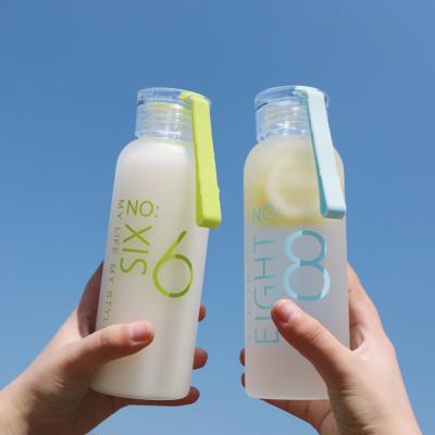 China Wholesale Viable Silicone Rope Design Leak Proof Insulated Frosted Glass Water Bottle for sale