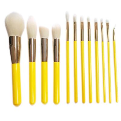 China Angular Blush Yellow Animal Hair Beginners 12Pcs Makeup Brush Set Loose Powder Eyeshadow Brush Makeup Brush Set for sale