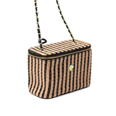 China Elegant Feminine Square Ladies Handbags Women Paper Bags Shoulder Chain Bag Messenger Paper Bags Small for sale