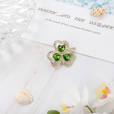 China Trendy Women Brooch Jewelry Custom Rhinestone Fashion Brooch Inspired Designer Brooches and Pins Shamrock for sale