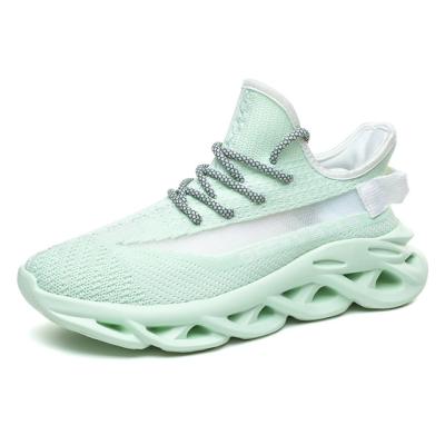 China 2021 new fashion unisex sneakers CUSHIONING running sports shoes flight weaving breathable running sports shoes for sale