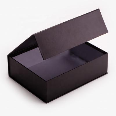 China Luxury Handmade Cardboard Gift Box Box With Changeable Ribbon And Big Magnetic Closure Folding Gift Box Set for sale