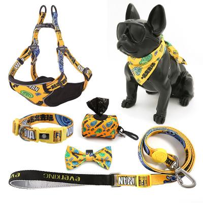 China Perros Poliéster Sublimación personalizada en blanco Collar personalizado para mascotas y conjunto de arnés de correa Logotipo personalizado Diseños de arnés de perro de verano en venta