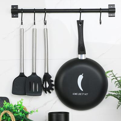 China Sustainable Kitchen Cookware Black Portable Outdoor Nonstick Aluminum Rotating Pan for sale