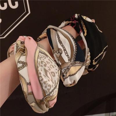 China Fashion Style Women's Headband Simple Wide Sided Printed Fabric 6.5cm Hairpin Chain Girls Crossing Headband for sale