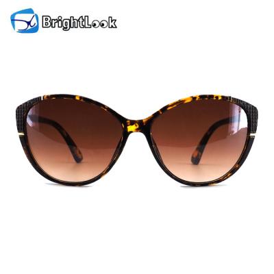 China 2020 New Fashion Classic New Arrival Wholesale Hot Selling Comfort Metal Frame Metal Trim Plastic Sunglasses for sale