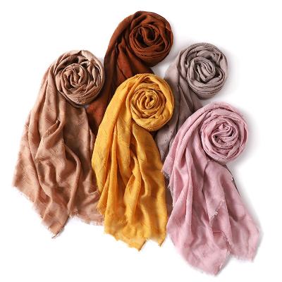 China Long 2021 New Autumn Winter Cotton Linen Hijab Women Fashion Simple Tassel Head Scarves Muslim Cotton Hijabs for sale