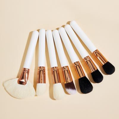 China Angular Blush Big Handle 7pcs White Wooden Face Fan Powder Kabuki Blush Contour Brushes Customize Brand Makeup Brush Set for sale