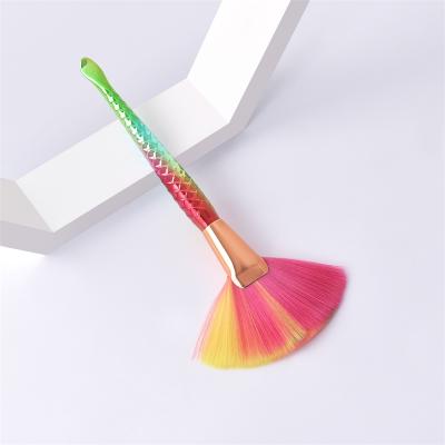 China Fan Sweep Synthetic Cosmetic Brush Makeup Brush Synthetic Brush Makeup Fan Highlight Bar Vegan Mermaid Fan Blending Brush for sale