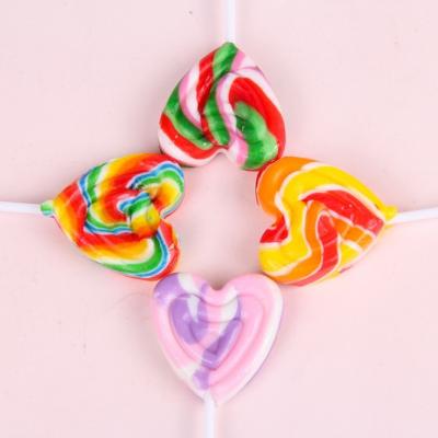 China chinese custom halal fruit flavor heart shape rainbow hard lollipop candy manufacturer Te koop