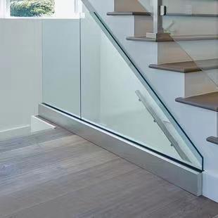 China Custom Frameless Glass Railing Modern Style Easy Installation for sale