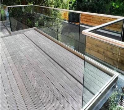 China Beautiful Modern Glass Stair Railing External Frameless Glass Balustrade for sale