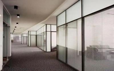 China Sleek Custom Glass Partition Walls Glass Partition Wall System in Myriad Colors and Sizes for sale