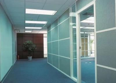 China Afmeting Custom Glass Partition Gepersonaliseerde Frameless Glass Office Partitions Te koop