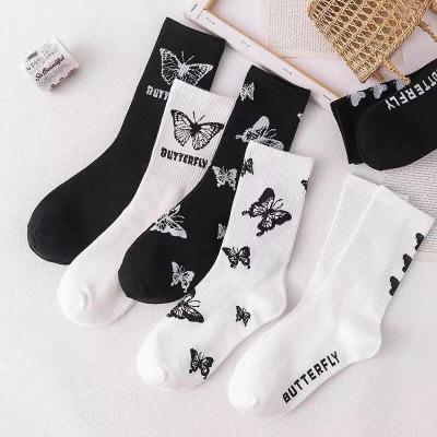 China Breathable Wholesale Custom Design Anti Slip Sporty Socks Butterfly Logo White Black Running Sports Socks for sale