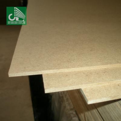 China Melamine Medium Raw Density Fiberboard 4mm MDF Waterproof Moisture Proof Made In China for sale