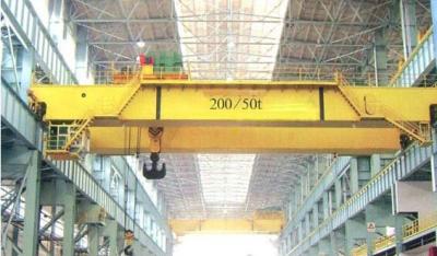 China Industrial Lifting Equipment 200 ton Double Girder Crane With Electric Hoist Trolley for sale