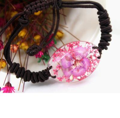 China Handwork Hot Selling Customized Shape Beautiful Real Flower Inside Charm Resin Bracelet for sale