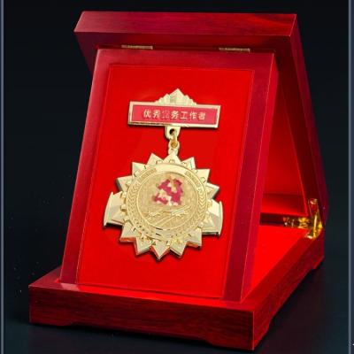 China Custom OEM/ODM Excellent 3d Employee Staff Zinc Alloy Commemorative Event Metal Badges for sale