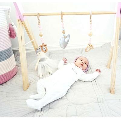 China Educational Toy Wood Baby Gym with 3 Wooden Baby Teether Toys Activity Foldable Gym Frame Gym Game Hanging Baby Bar Newborn Gift zu verkaufen