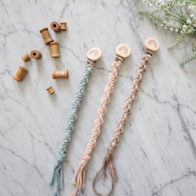 Κίνα Sustainable Baby Shower Gifts Pacifier Clip Baby Macrame Macrame / Modern Baby Pacifier Clip προς πώληση