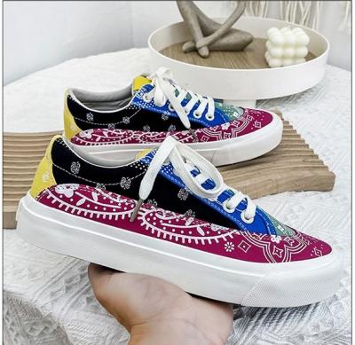 China Fashion Trend Bandana Shoes Women Trendy Sneakers 2022 Lace Low Top Sneakers for Women and Ladies Printing Canvas Spliced ​​Trendy Shoes for sale