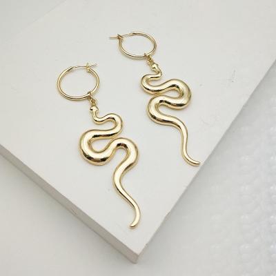 China FASHIONABLE Wholesale Exaggerated Long Snake Shape Earrings Fashion Trend Women Earrings for sale