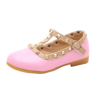 China Hot Selling Low Price Fashion Buckle Strap Princess Leather Shoes Girls Rivet Dancing Dress Professional Children's Shoes for sale