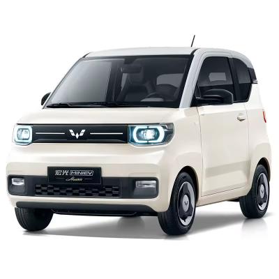 China Velocidad máxima 100km/h Base de ruedas 1635mm Wuling Ev Mini Car Edición 300Km Su mejor opción en venta