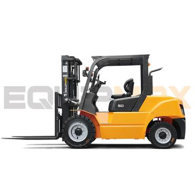 China Hotels Compact Model 5 Ton Diesel Forklift With 3 Stage Freestanding Full Container Mast for sale