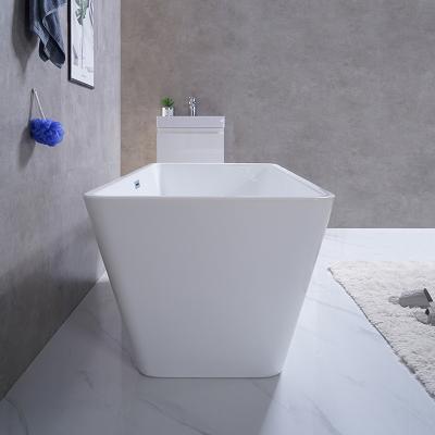 China Freestanding Ceramic Bathroom Tub Villa Hotel for sale