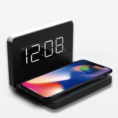 China LUMINOVA Factory 2021 New Design USB Port Smart Qi Display Led Digital Wireless Charger Alarm Clock for sale