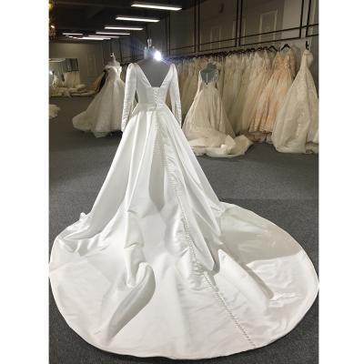 China Baiyi Factory Popular Bridal Anti-static White Long Sleeves High Neck A Line Satin Simple Wedding Dress D18085 for sale