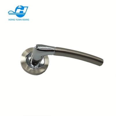 China Zinc Alloy Traditional Wood Door Rosette Handle In SN/CP Color for sale