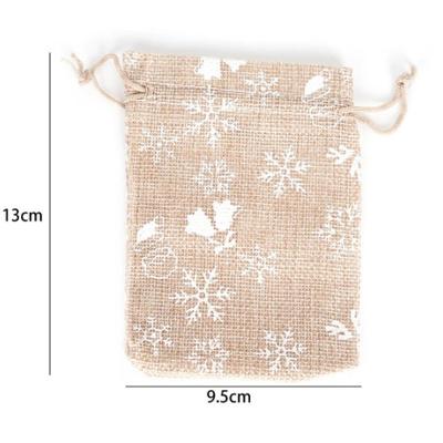 China Recyclable Christmas Snowflakes Linen Gift Bags 9x14cm Vintage Burlap Bag Makeup Jewelry Canvas Packaging Pouches for sale