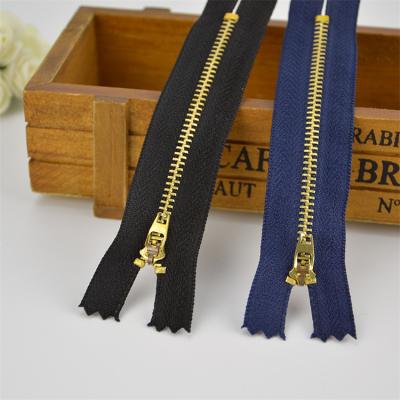 China Durable Custom Denim Zippers Tape Clogged Brass Zipper Cremallera Metal Zipper For Jeans Clothes Garment Handbags for sale