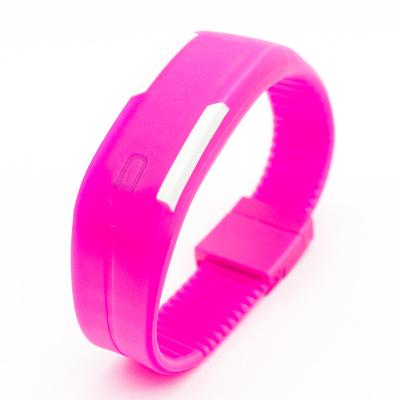 China Reloj clásico de la pulsera LED del deporte del silicón, libremente banda ajustable en venta