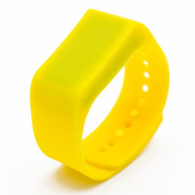 Cina Orologi piacevoli di stile LED Digital di modo più accurati nel giallo in vendita