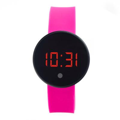 China Relojes digitales suaves resistentes hermosos de la pantalla táctil de la banda del silicón de la luz roja de agua de la señora en venta