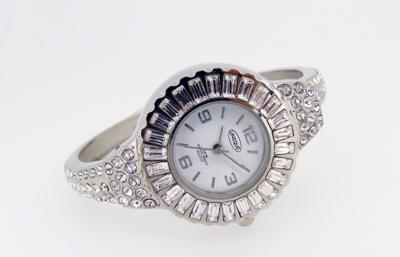 China Waterproof Silvery Girls Analogue Watch Custom Ring Finger Watch for sale