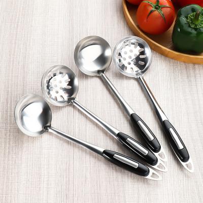 China Southeast Asian Stainless Steel Kitchenware Bakelite Black Handle Stainless Steel Kitchenware Spoon Leakable Wholesale for sale