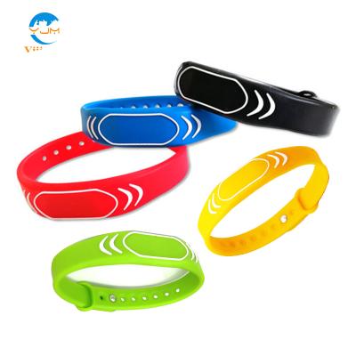 China Adjustable Silicone Waterproof/Waterproof RFID Wrist Strap Bands Wristbands for Swimming Pool for sale