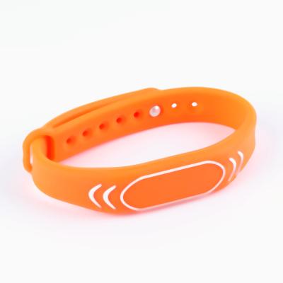 China 2020 New Design Low Price Waterproof/Waterproof Kids Tracking Rfid Wristband, Wristband For Swimming Pool for sale