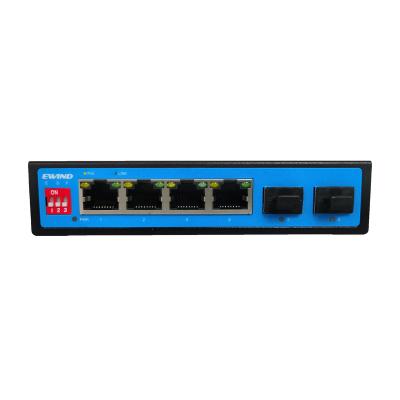 China Unmanaged Gigabit PoE Switch 4 port With mounting kits and external power adapter for sale