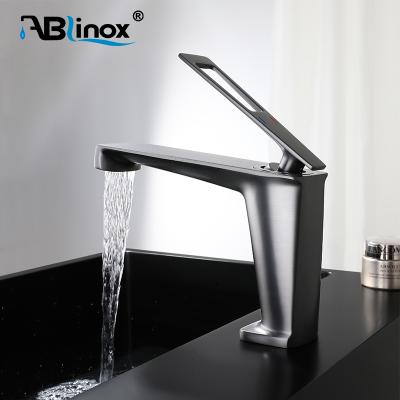 China Single Sense Faucets Stainless Steel Luxury Basin Handle Casting Kitchen Faucet for sale